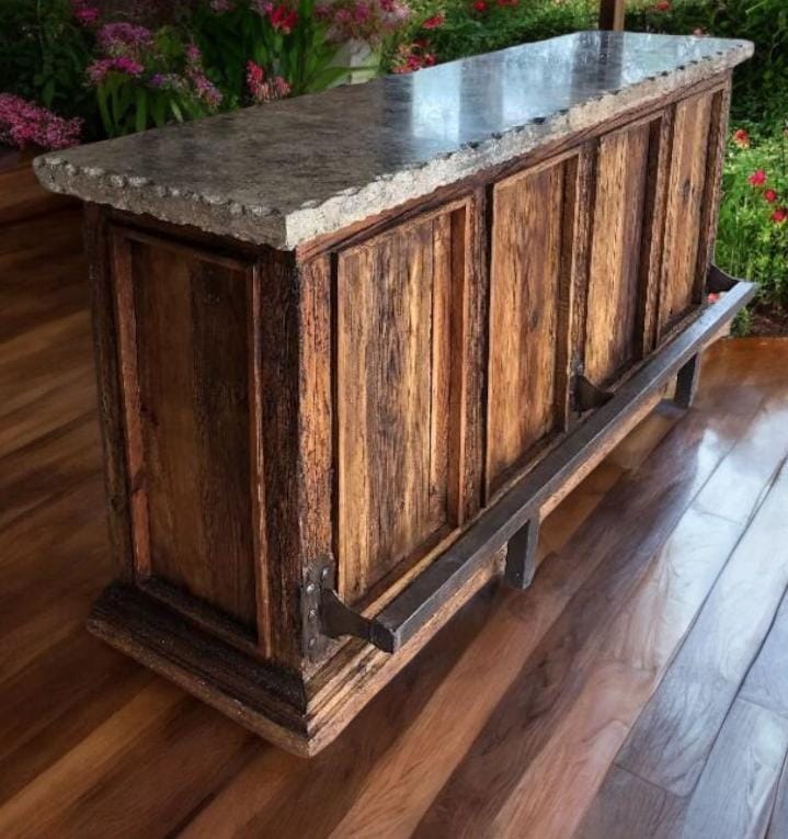 Barra con cubierta de granito